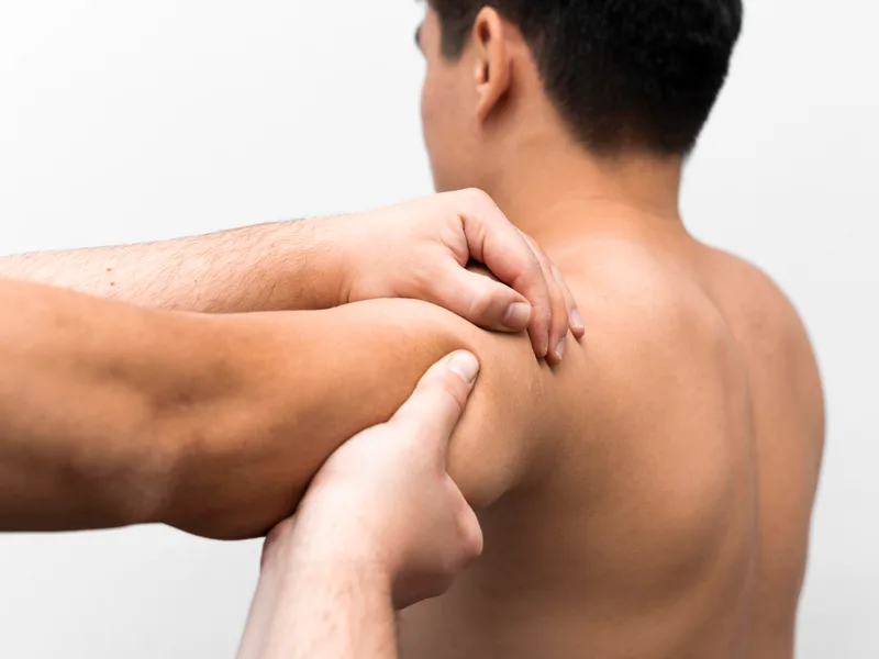 How Plymouth Spine and Health Center treats rotator cuff injury in Plymouth