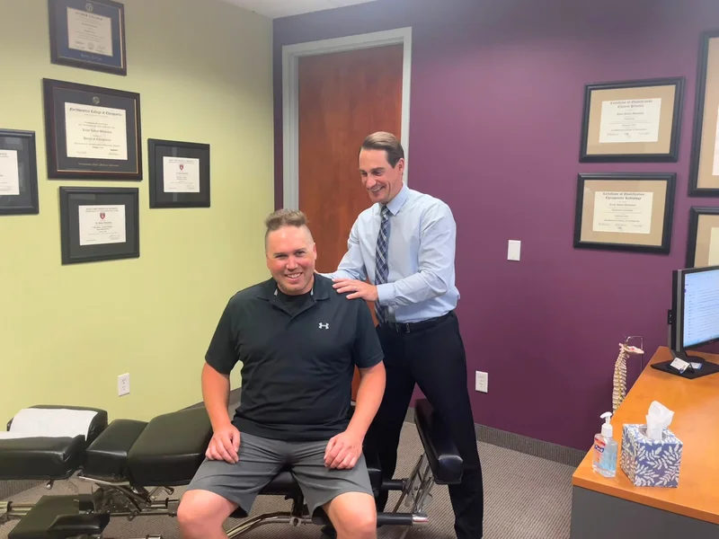 How Plymouth Spine and Health Center treats shoulder pain in Plymouth