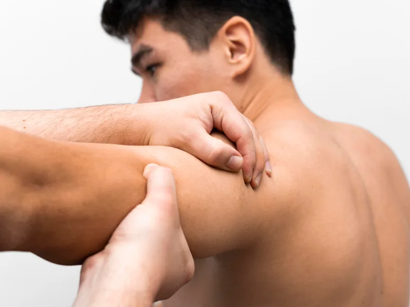 Plymouth Spine and Health Center treating shoulder pain in Plymouth
